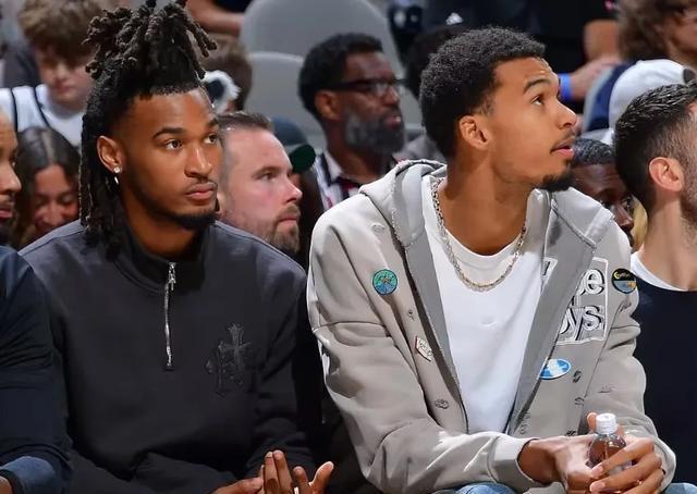 两个可怜的娃
米奇说不带他们去东部玩