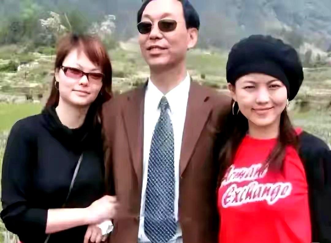 李湘旧照刷屏！网友：这颜值也能当一姐？

别急，97年芒果台要的不是脸，是嘴皮子