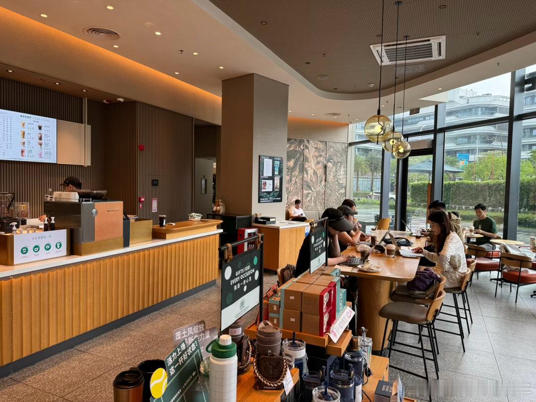 广州这个城市还是太适合干外贸了星巴克遇到的美女们都在做独立站