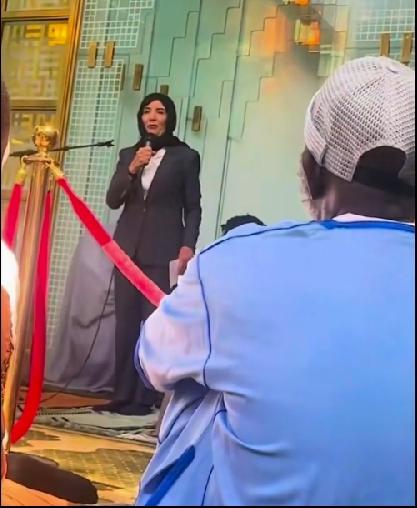 凯茜·霍楚尔（Kathy Hochul） 现任美国纽约州州长，民主党籍人士，纽约