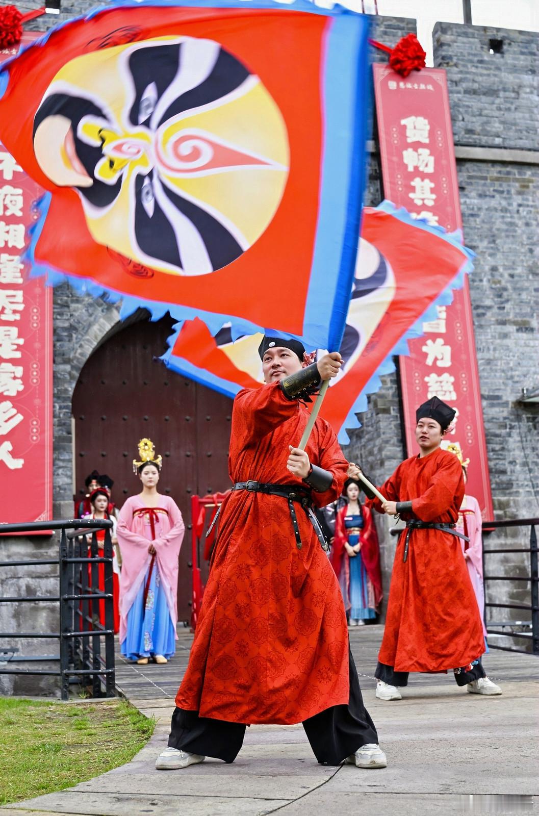 宁波江北国庆趣游慈城真会玩 白天街头百戏巡演，夜晚慈湖畔光影大秀！这个国庆，宁波
