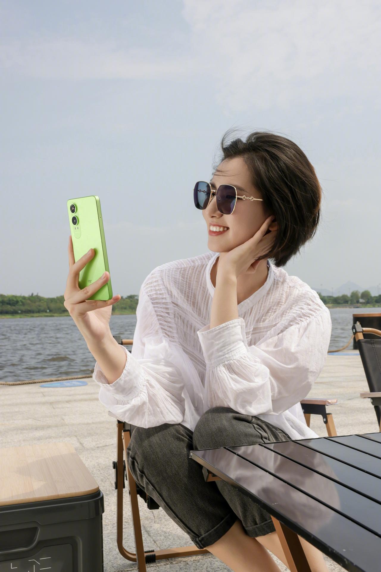 OPPO K12x的代言人就是产品经理Monica，大家觉得好看吗？该机配备了8