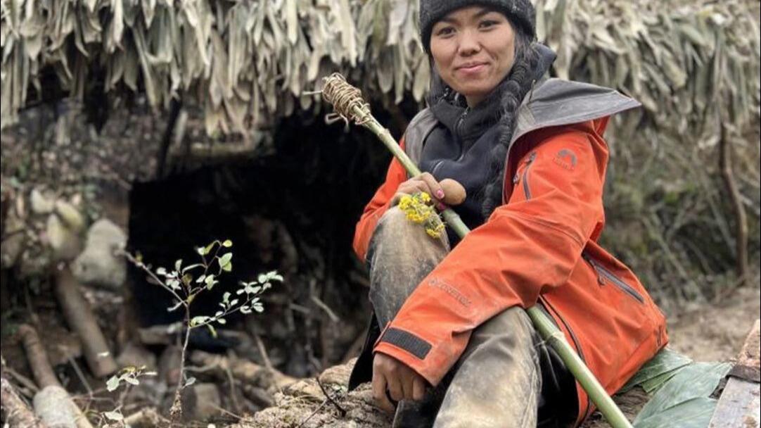 这事儿最近在网上闹得挺火，就是张家界七星山那个荒野求生比赛，里边儿唯一的女选手“