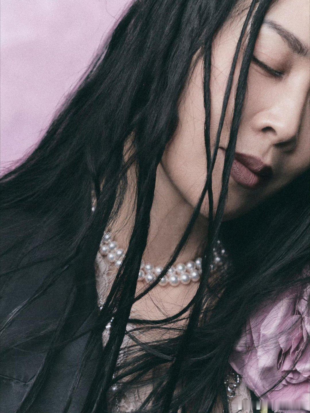 什么水平请那英唱ost从预告片里的家庭日常可以看得出来，家人是女主最坚实的后盾，