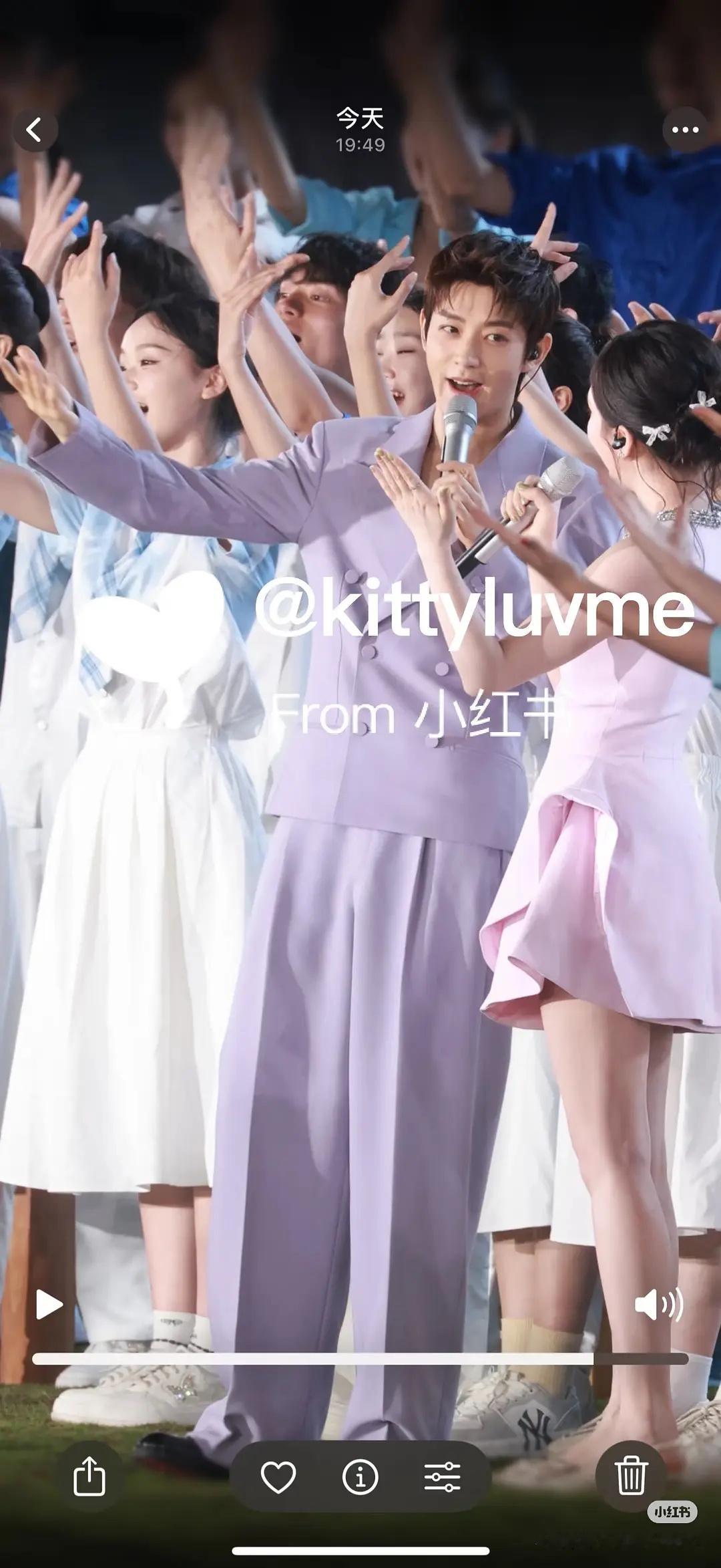 邓为是不是瘦了？准备回宫这状态如何？ 