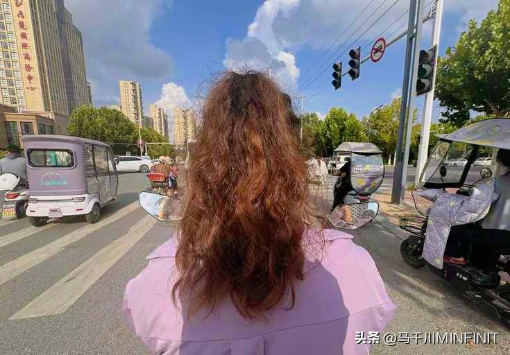 我一直都知道我老婆出轨了，但是我没有动过离婚的念头
不仅没动过这个念头，我还对她