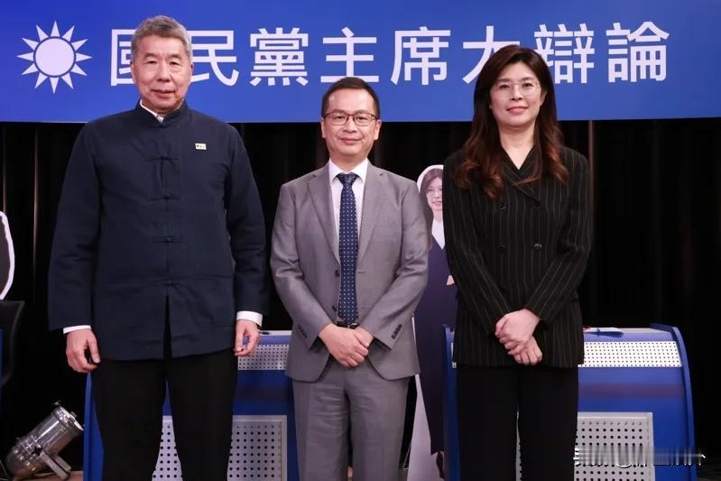 张亚中说
他当选国民党主席后
将恢复国统纲领
该纲领是李登辉执政时期制定的
旨在
