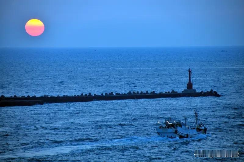 郑丽文回台，日本“雷”号驱逐舰逗留台海14小时，为台独“背书”？

日本“雷”号