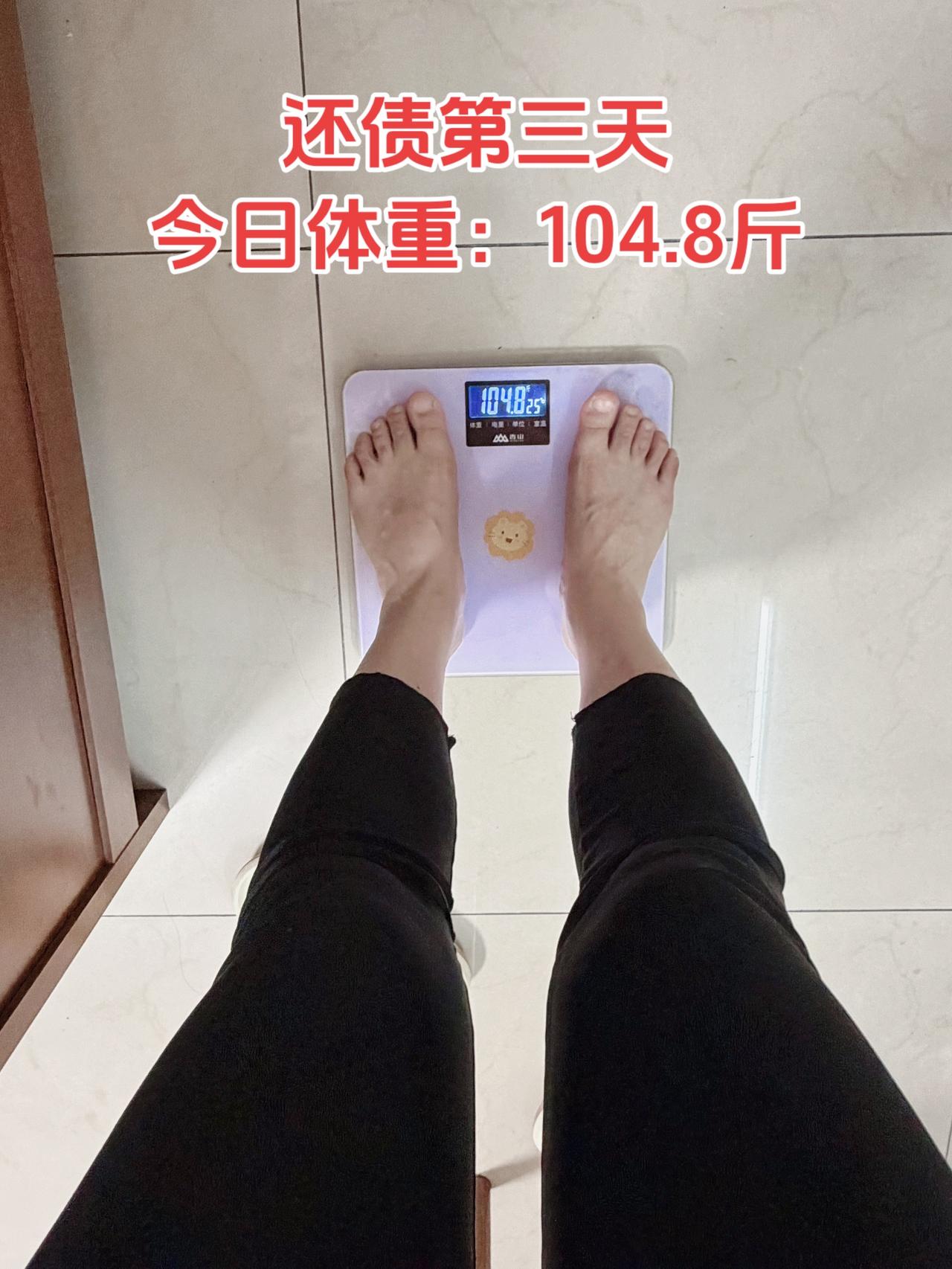 自律减脂健康餐，低卡低脂餐，目标95斤，加油
今日减脂早餐：玉米鸡蛋饼+奶咖