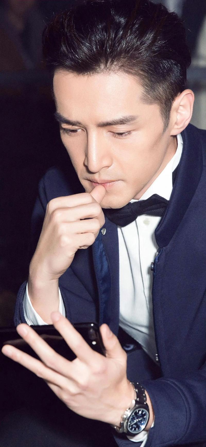 胡歌团队大换血引争议，婚姻介入事业线，权力重构暗藏隐忧

胡歌为何突然“手起刀落