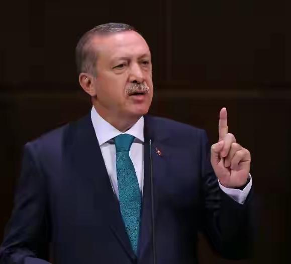 美国认怂了！
​据央视12月24号消息，美国刚刚以缺少专业人员为由，放弃此前高调