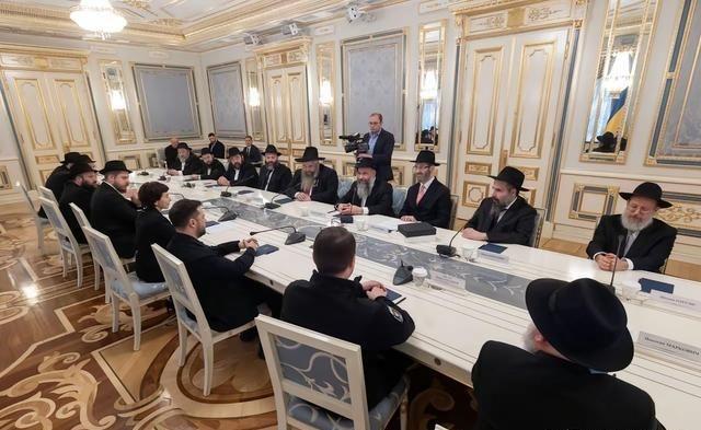 无论是迫不得已，还是主动谋划的，特朗普总统做出与伊朗停火两周并且进一步谈判的决定