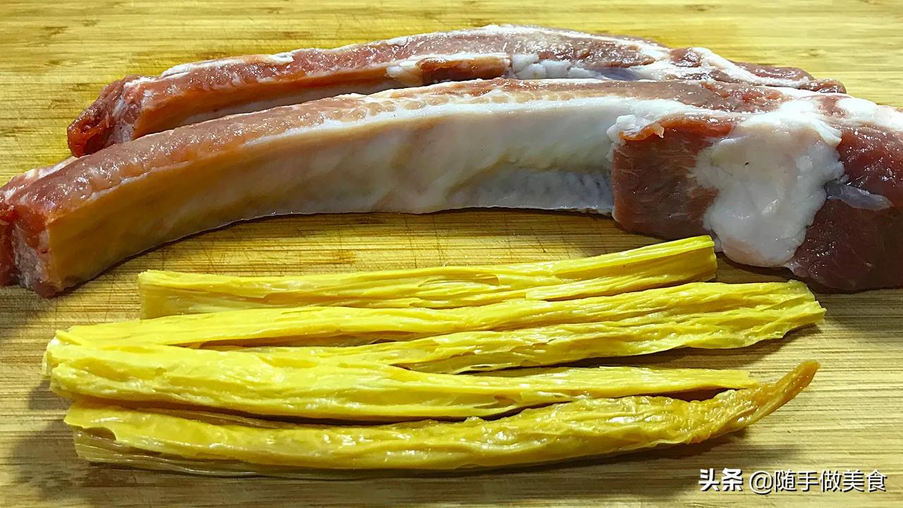腐竹蒸排骨，方法简单鲜香入味，排骨再也不用红烧了，详细做法视频>>
有朋友留言问