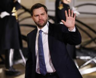 美国副总统万斯这次真的被边缘化了，当美国在中东的战事如火如荼，他没有帮特朗普处理