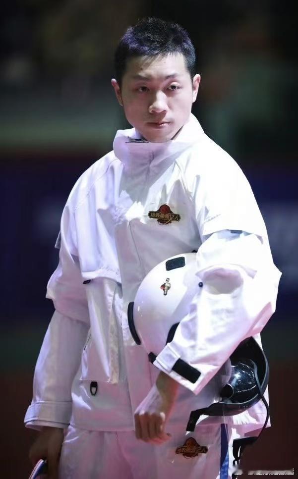 国乒喜剧人许昕行为大赏  许昕，你的每一次比赛都像是一场精彩的表演！你那帅气迷人