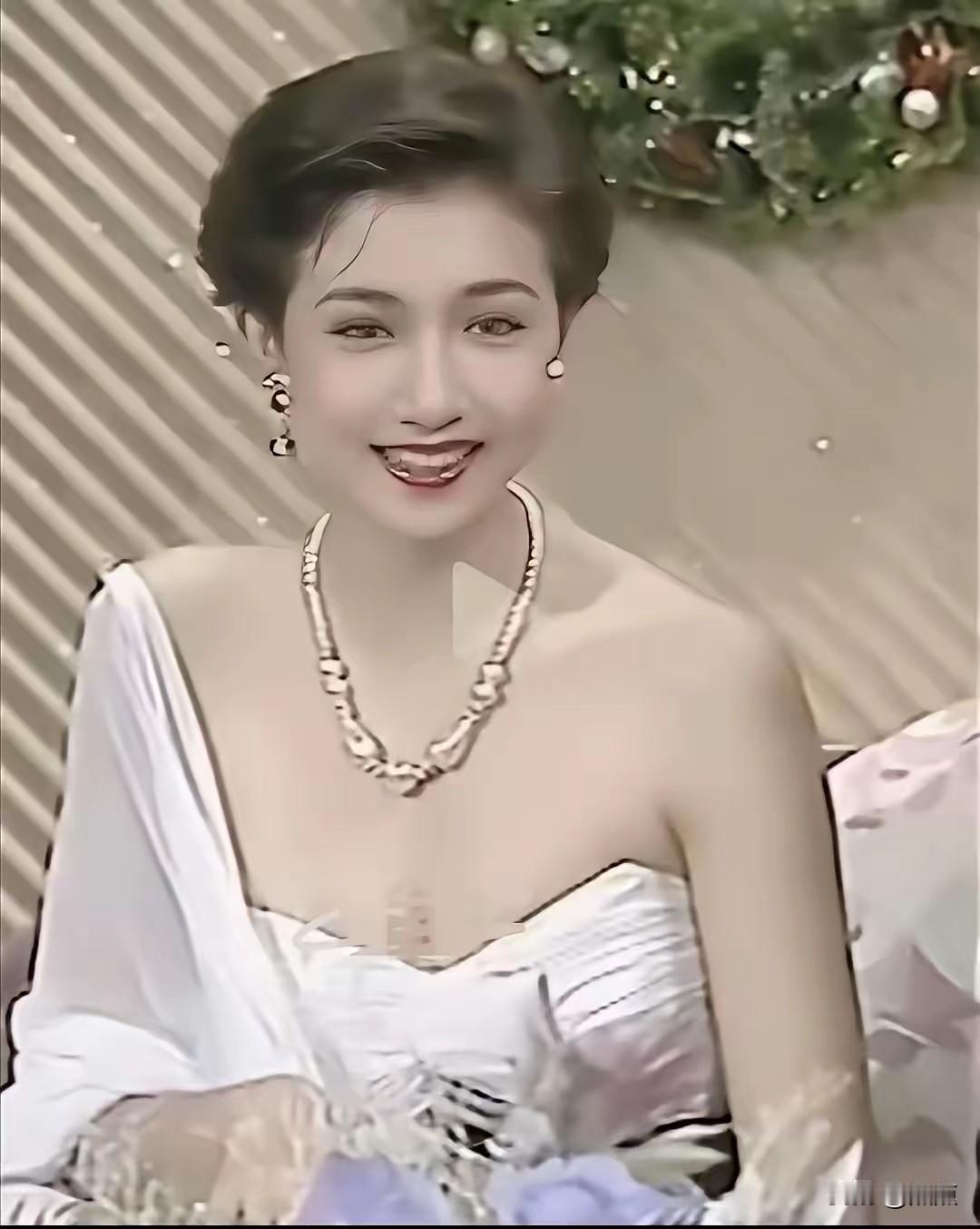 年轻时吴绮莉绝色动人，奈何心性单纯，错遇薄情无担当之人