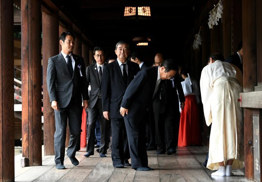 中方批日本官员集体“拜鬼”： 日本“新型军国主义”成势为患 国际社会应坚决予以反