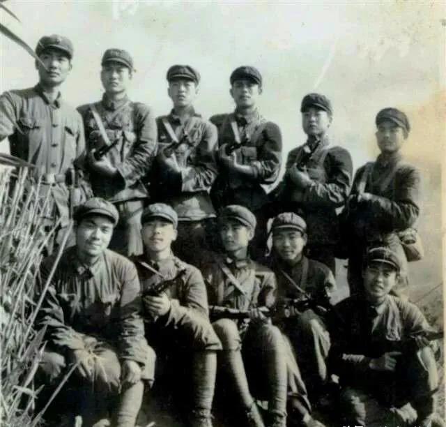 1979年2月17日，对越自卫反击战打响。43军129师从广西龙州县那花方向出境