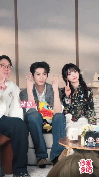 张凌赫田曦薇白色情人节彩蛋 白色情人节收到这种礼物太幸福了，张凌赫田曦薇站一起就