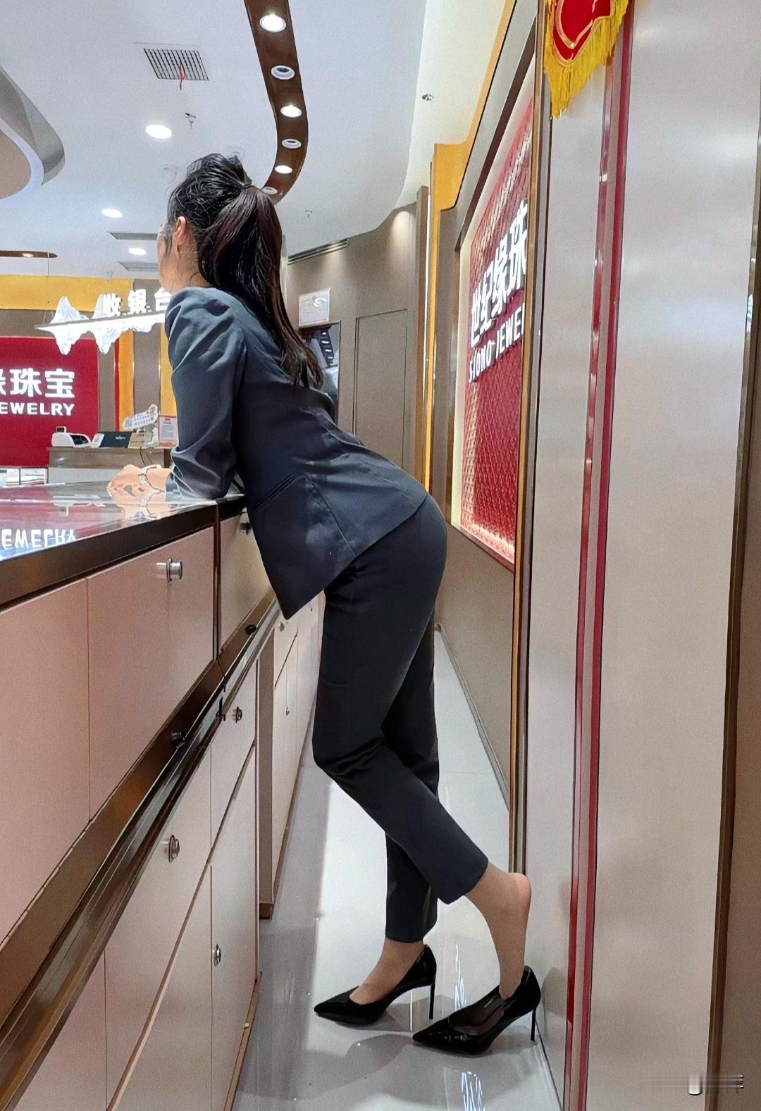 上班也很无聊不