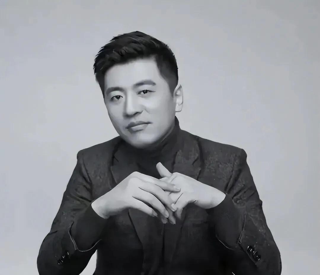 看了下张雪峰老师的生日，排了下盘，甲子 己巳 壬子 ……

日柱跟今年一整个天克