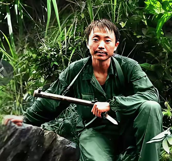 这人叫邵军青，本来是机关里画地图、算距离的参谋，一天兵都没带过。1987年，他主