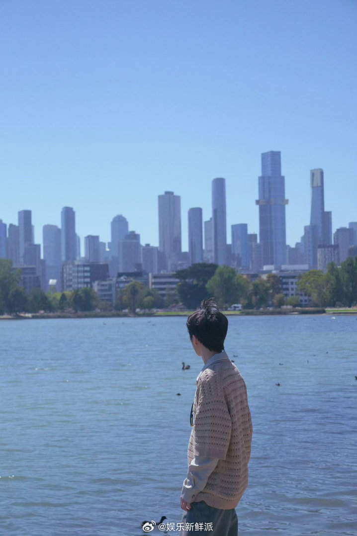 王俊凯第一次遇见你的那个夏天概念的神！回忆起走过的每个夏天～满满是少年的真心～期