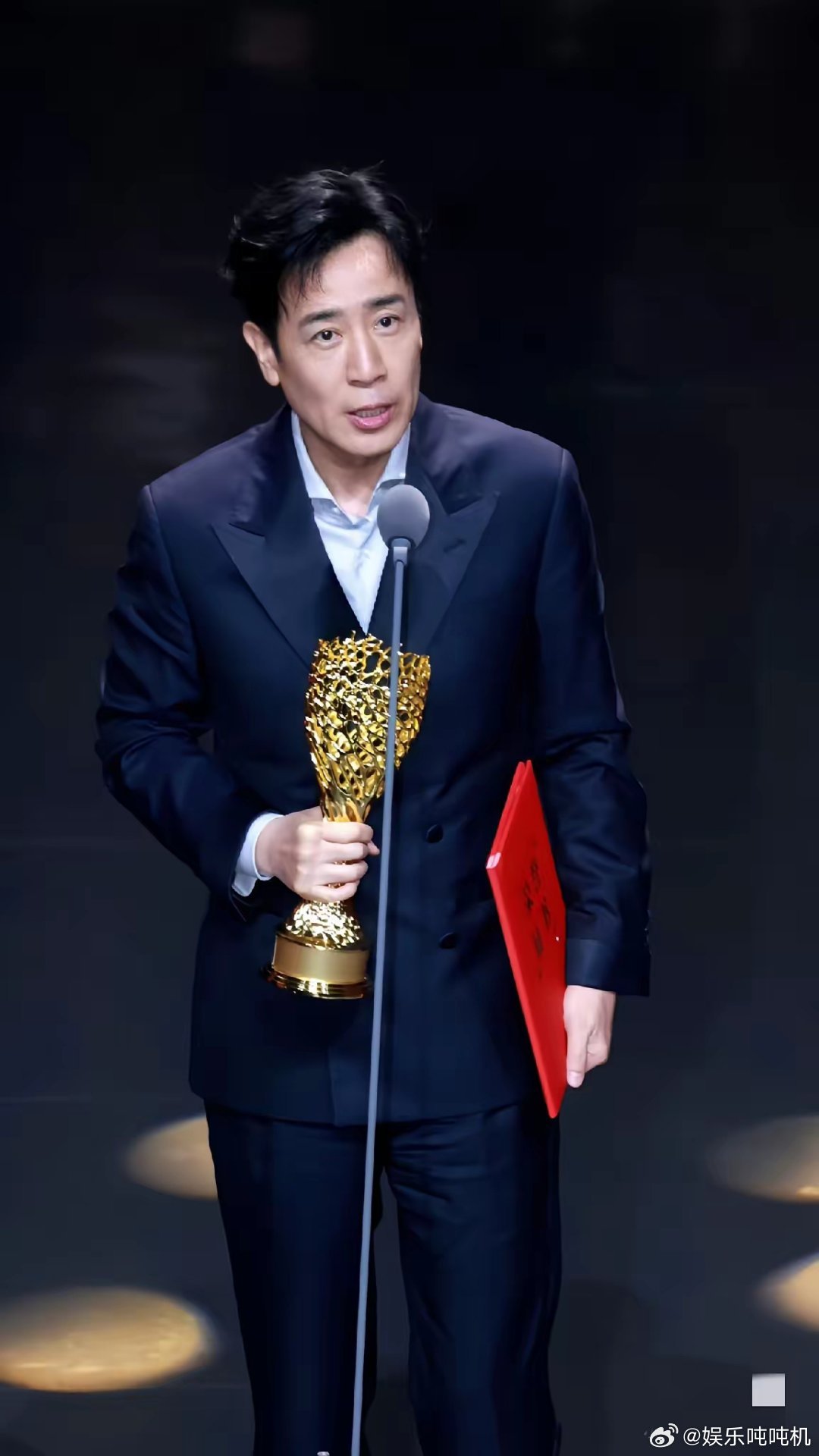 大家有没有感觉于和伟有些不对劲他都53岁了，竟然没有中年大叔该有的状况，比如啤酒