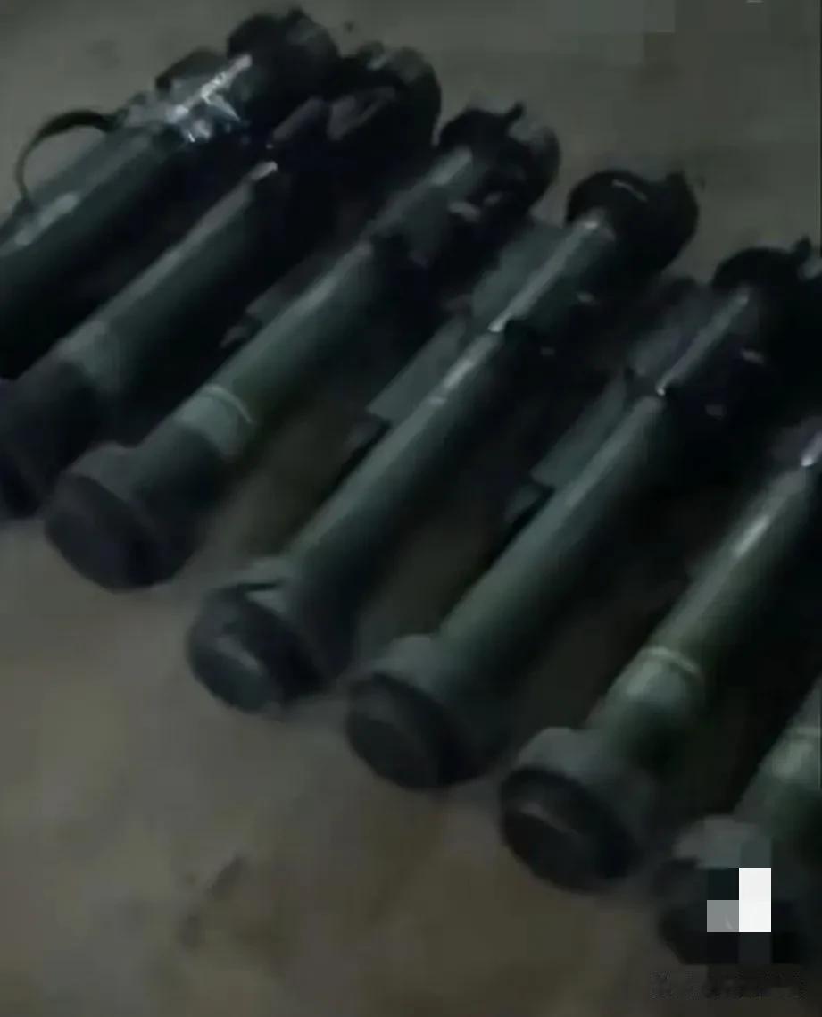 武器黑市的威力！巴勒斯坦武装组织，展示了从乌克兰黑市购买的西方武器，包括美国M1