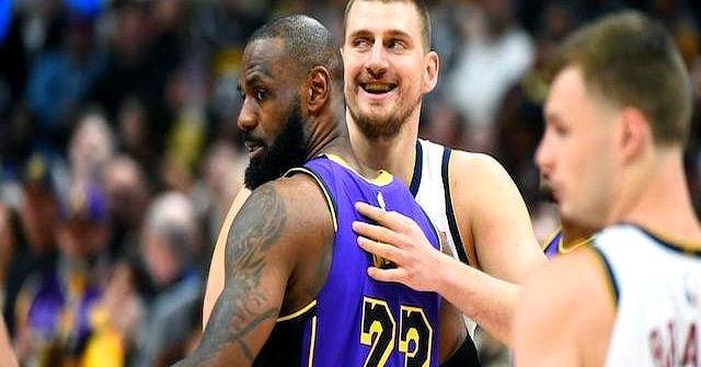 东契奇最大的错误，就是太老实了。
 
场均32.8分，真实命中率61.4%，罚球