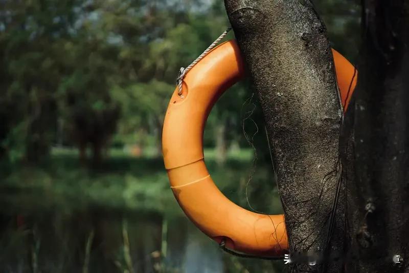 老铁，你这个问题确实戳中了大家的疑问，一针见血。目前具体情况还在调查中。如果救生