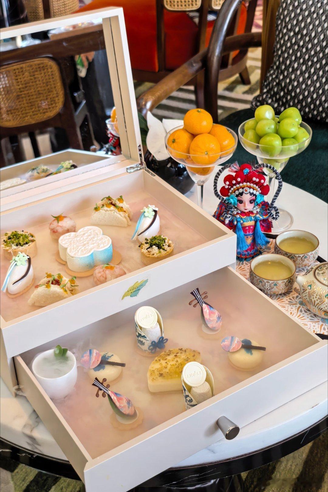 [曲中入味  点心生情]当百年戏韵的婉转吟唱遇见现代美学的灵感碰撞时光也变得厚重