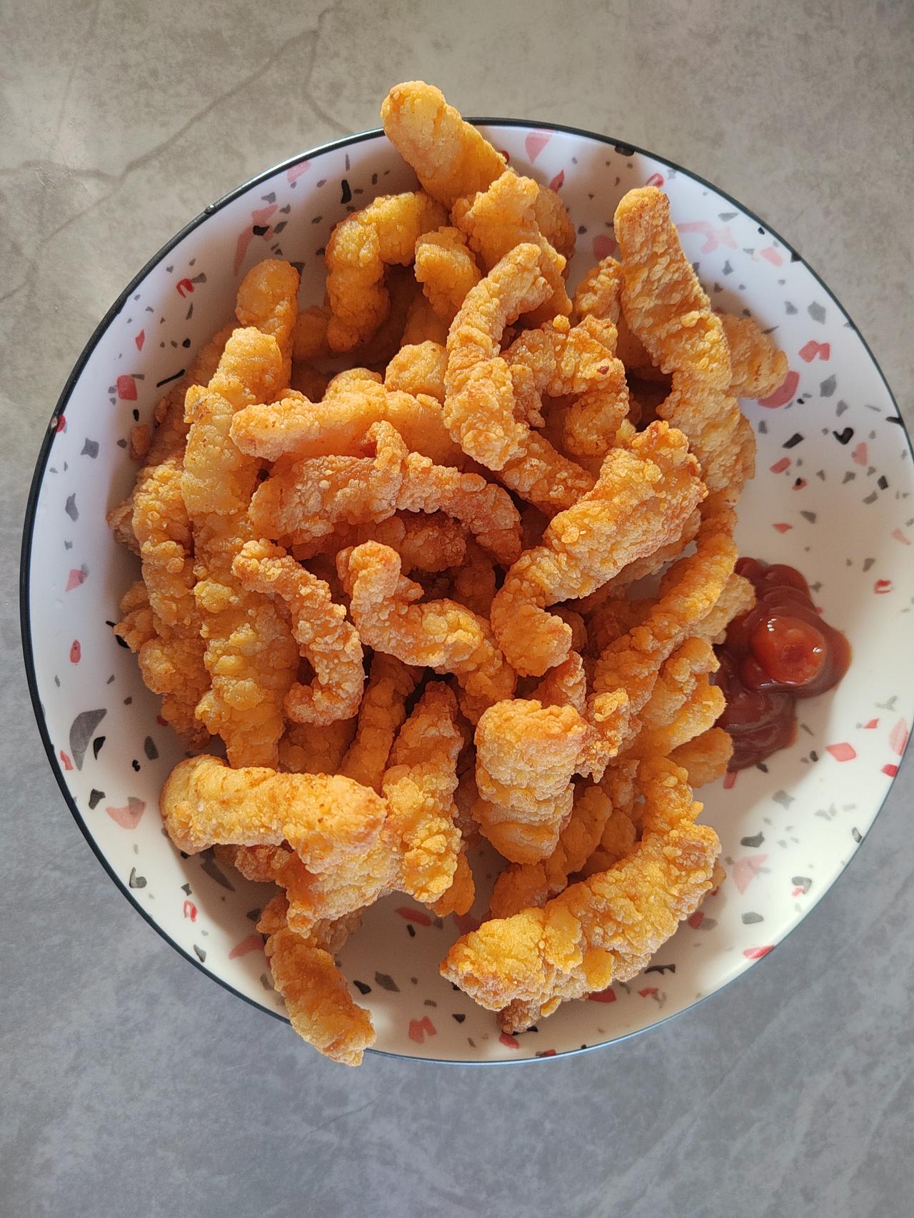 居家小生活，今日来一盘小酥肉配番茄酱，味道就是一个爽歪歪，[赞][赞][赞]