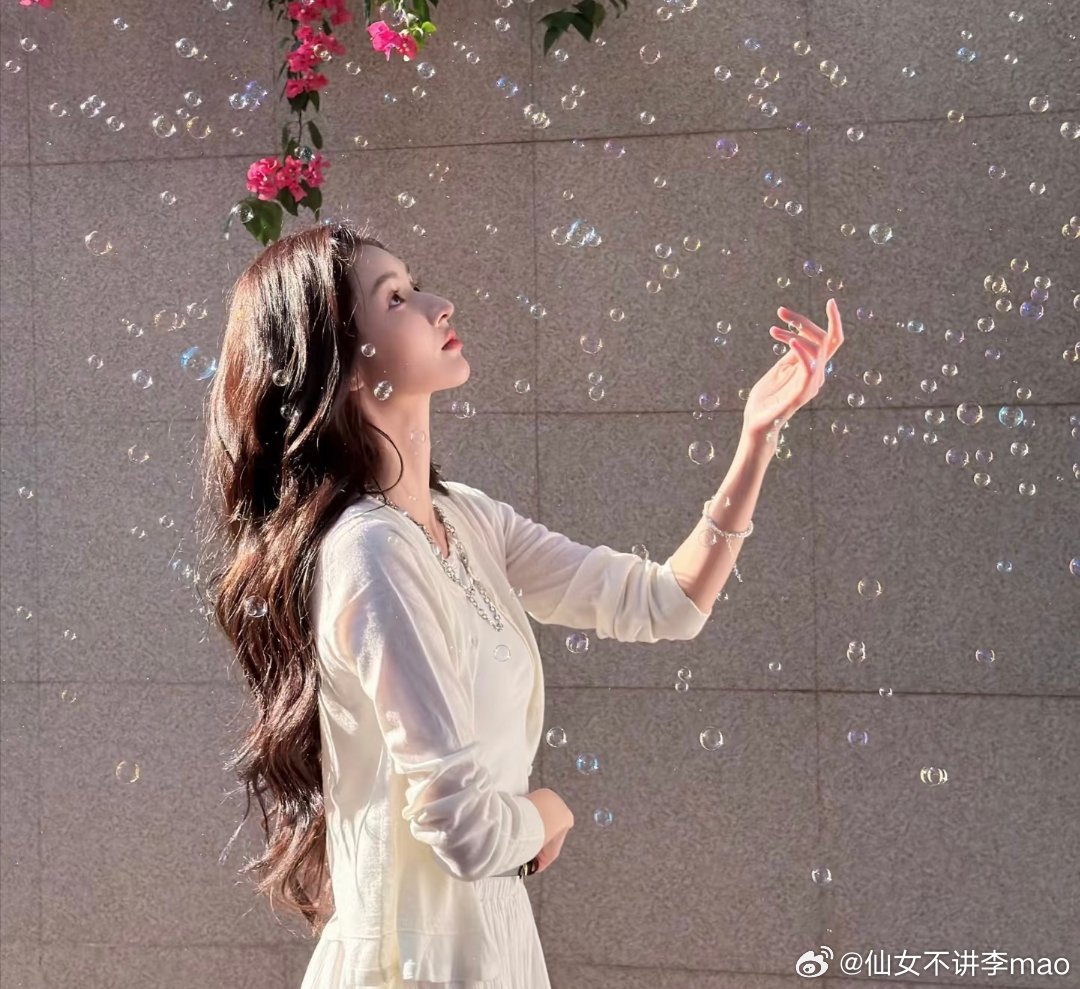 王玉雯工作室回应被换角尘埃落定了，王玉雯不演铁证是行程撞了，和平协商解约。一下子