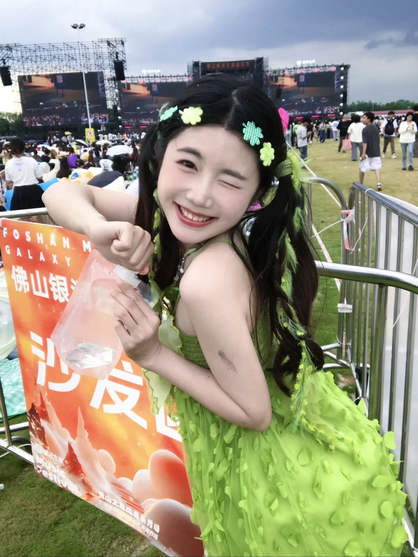 音乐节见到Ella和薛之谦啦！！☘️