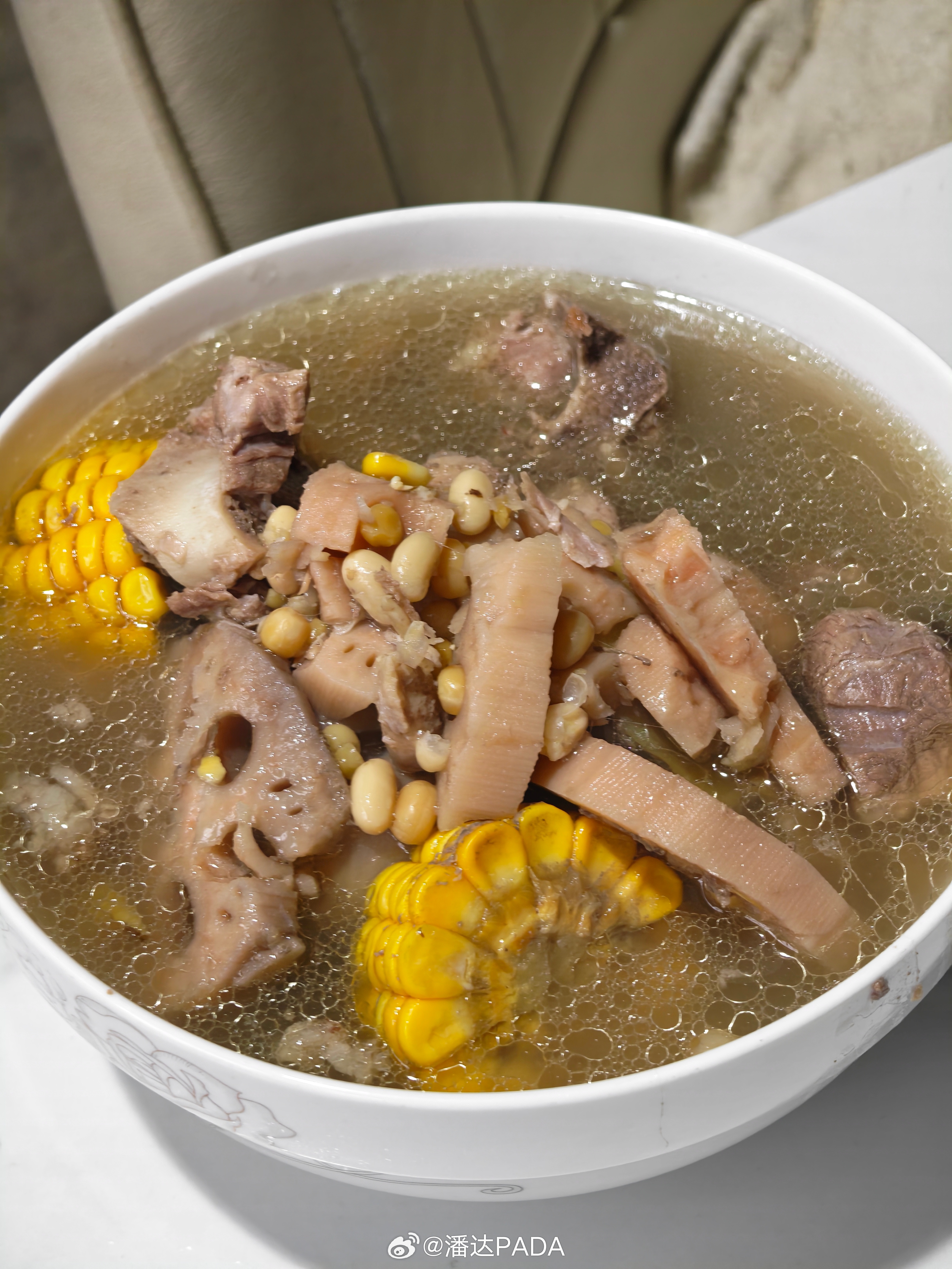 下厨做了最爱的红烧肉我的厨艺是有进步的红烧肉，肉蟹煲，各种汤不在话下～ 