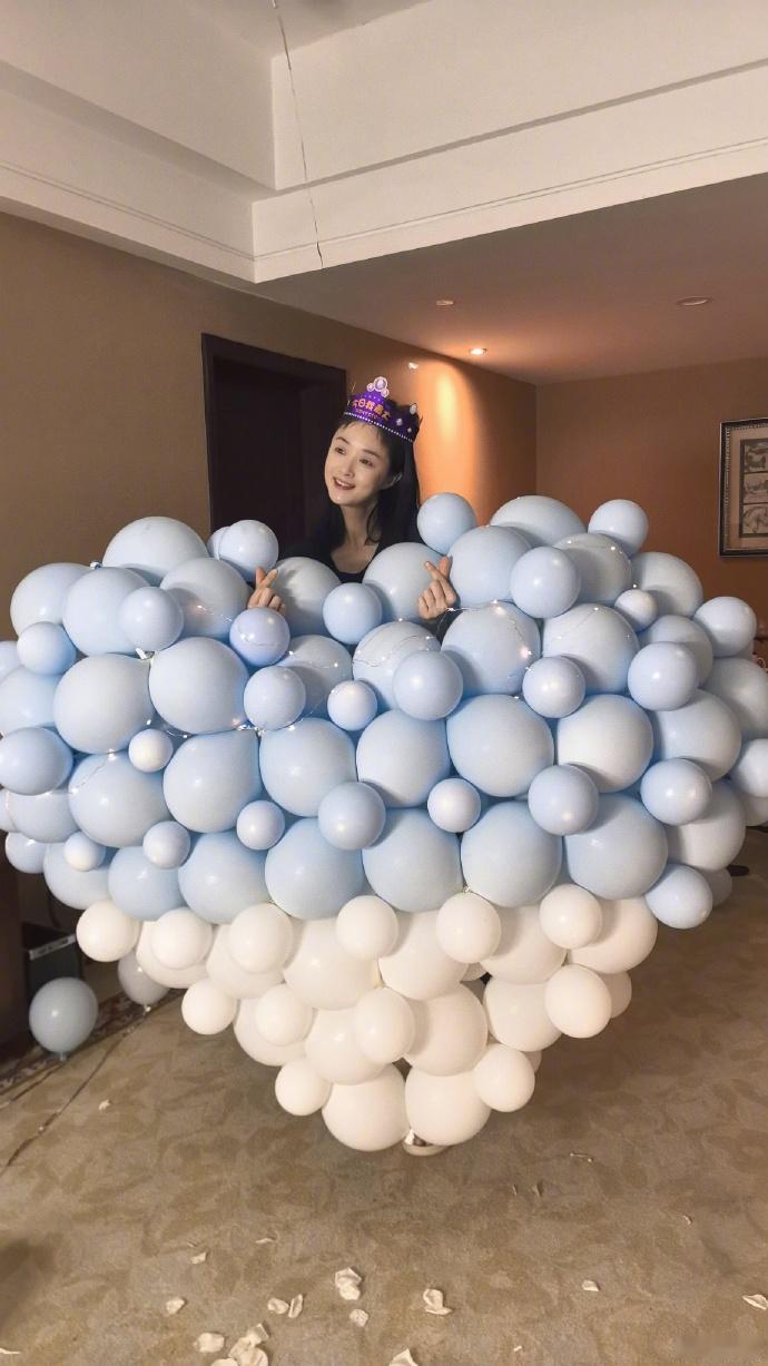 蒋欣生日美图，事业大丰收，期待更多好角色。