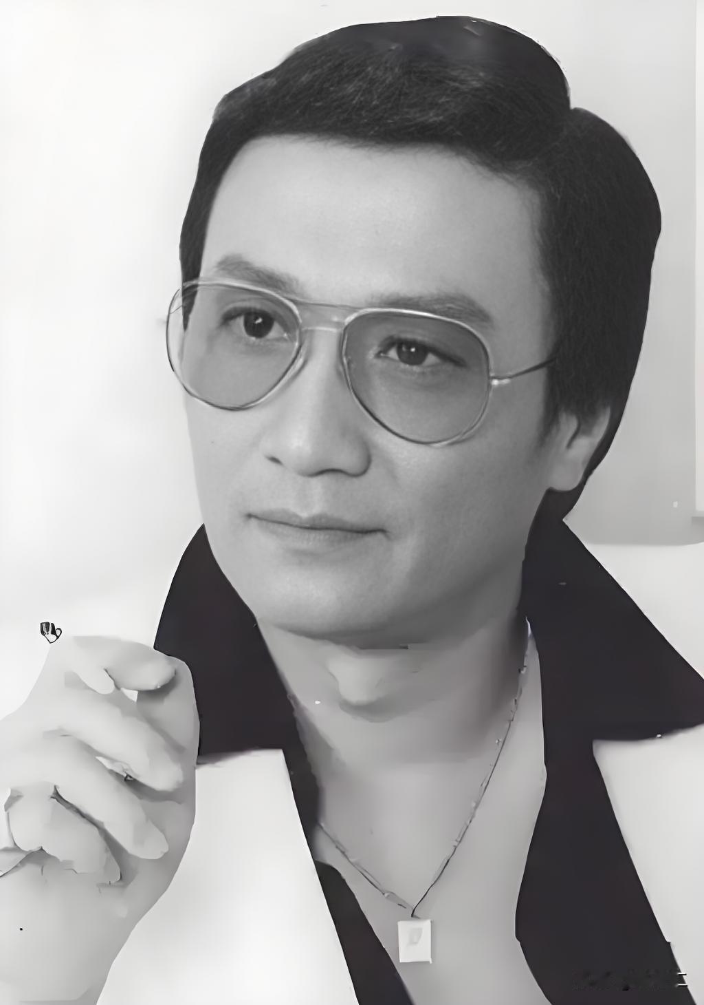 谢贤与曾江都是港片黄金时代功底深厚的老戏骨。

谢贤出道更早，早年是粤语片当红小
