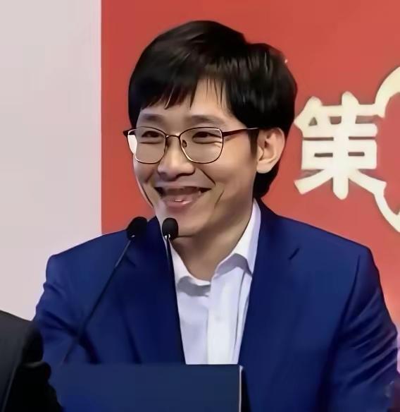 DeepSeek创始人梁文峰再次语出惊人！他说：“我们经常说中国AI和美国有一两