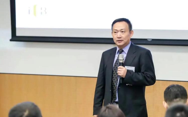 网上看到一段话，卢麒元声称：“有人想把我们喝的水、用的电、上的网，打包卖给资本，