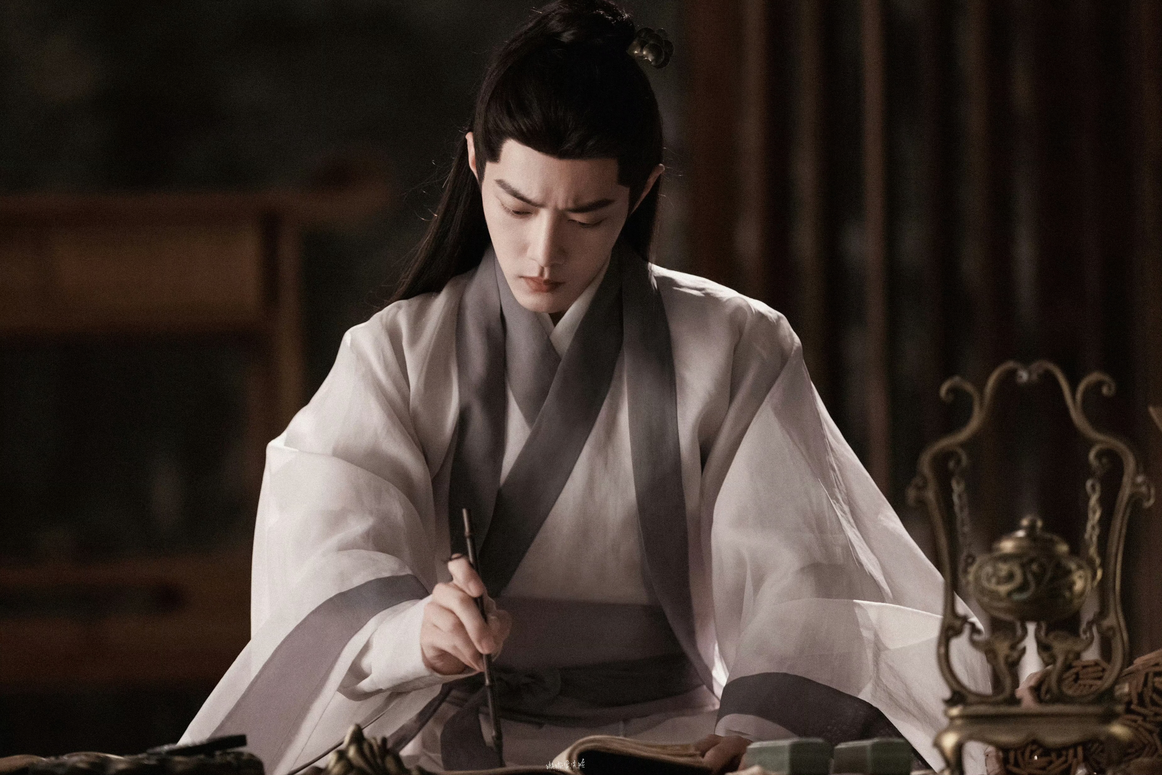 玉骨遥肖战玉骨遥 肖战时影 跟着师父练习书法，一起修身养性！