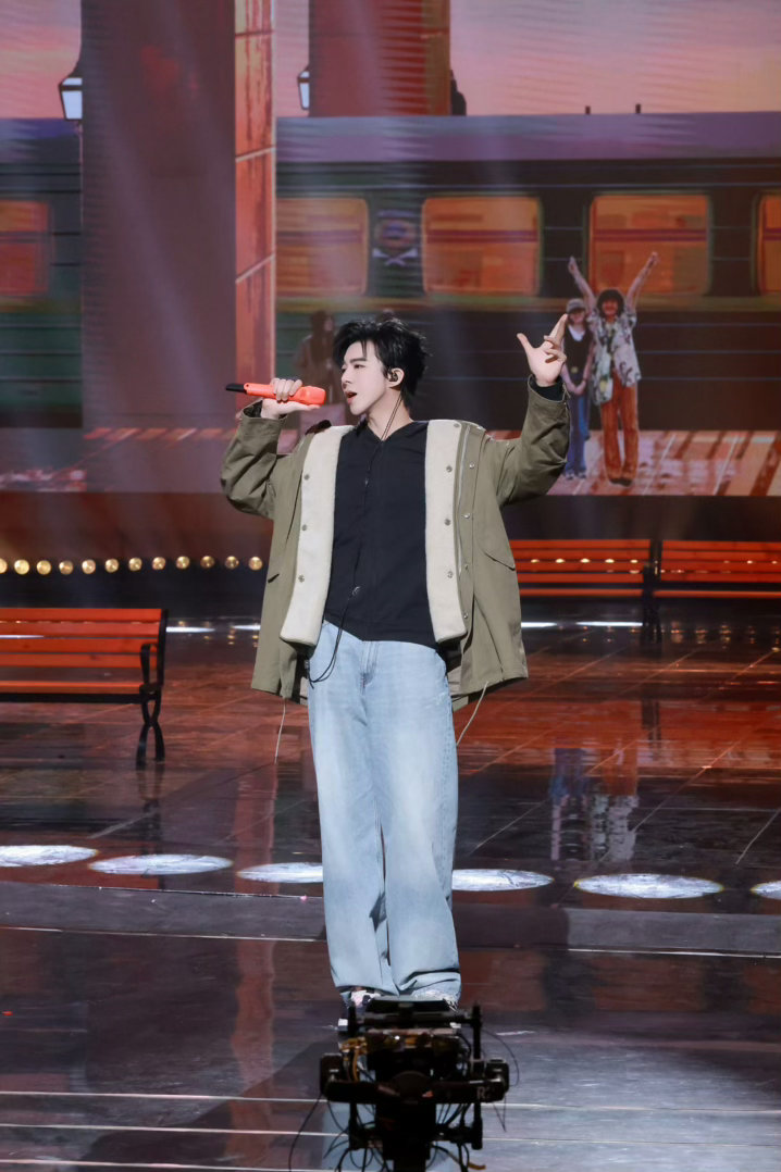 刘宇宁开始推理吧 刘宇宁可口可乐品牌代言人 摩登兄弟  大哥在干嘛呀。我要准备睡
