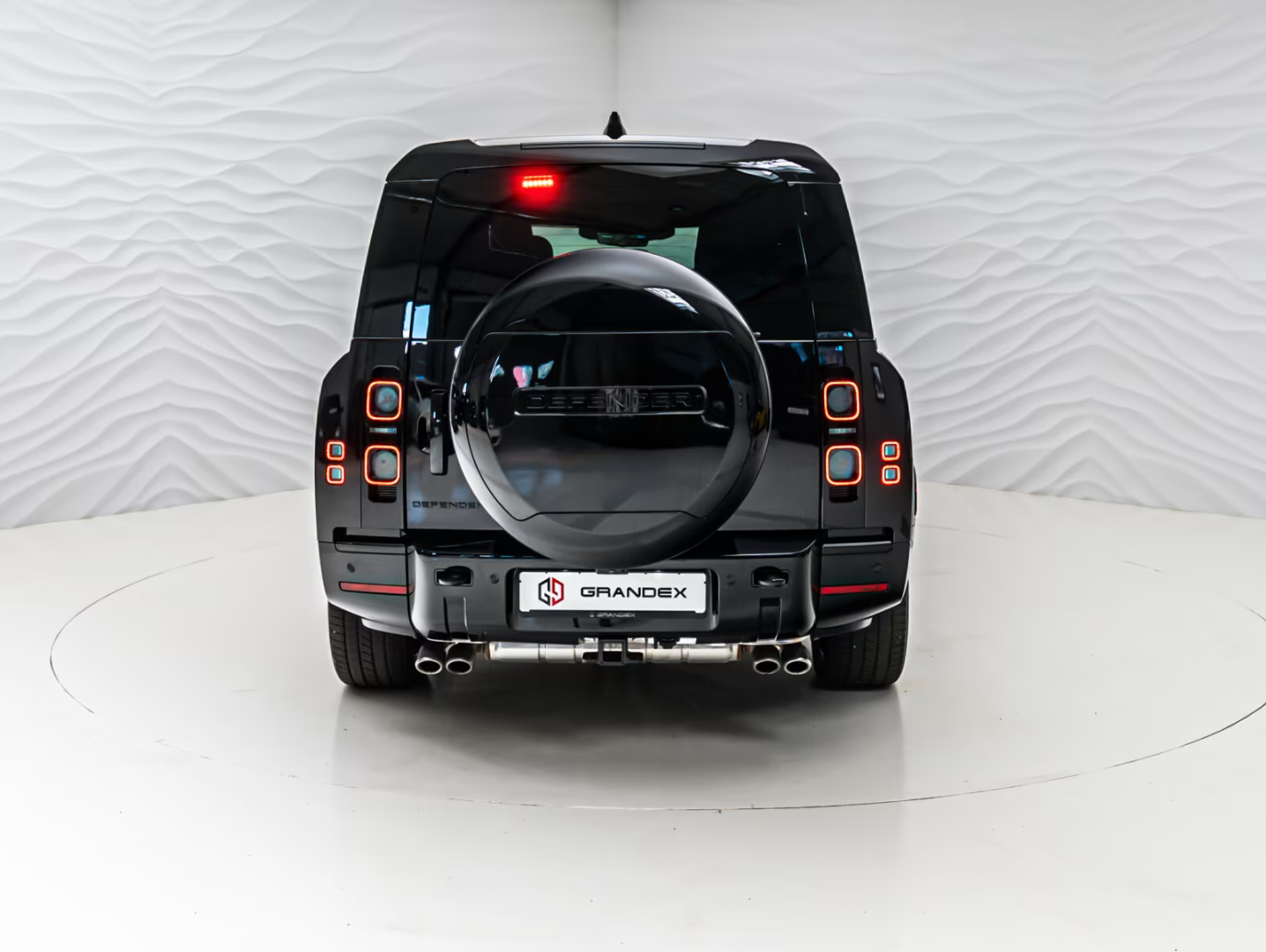 防弹车 Land Rover Defender 130防弹车，防弹等级B6。很可