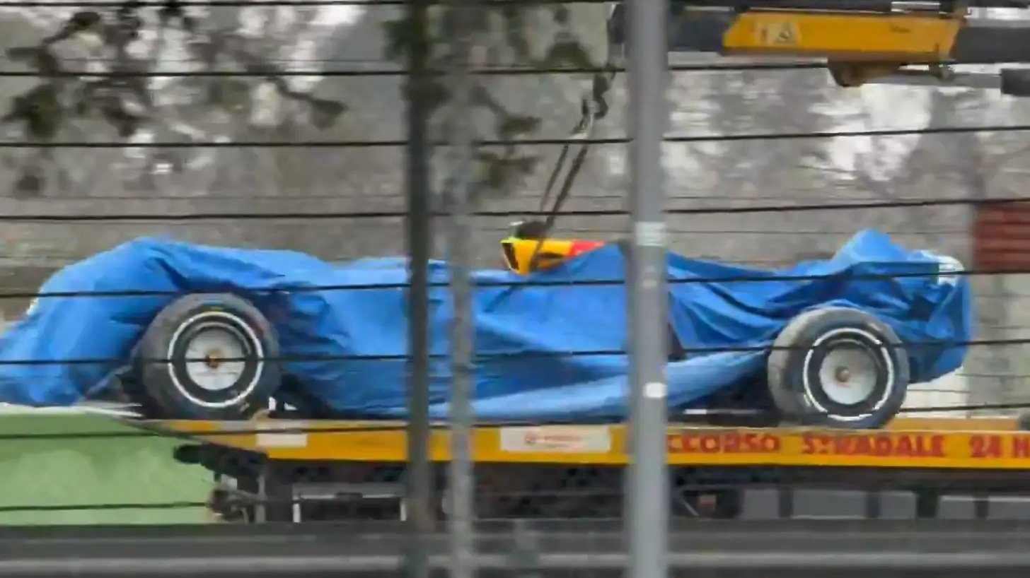 f1 有报道称，林德布拉德在驾驶 VCARB03 赛车时发生了Spin～有网友拍