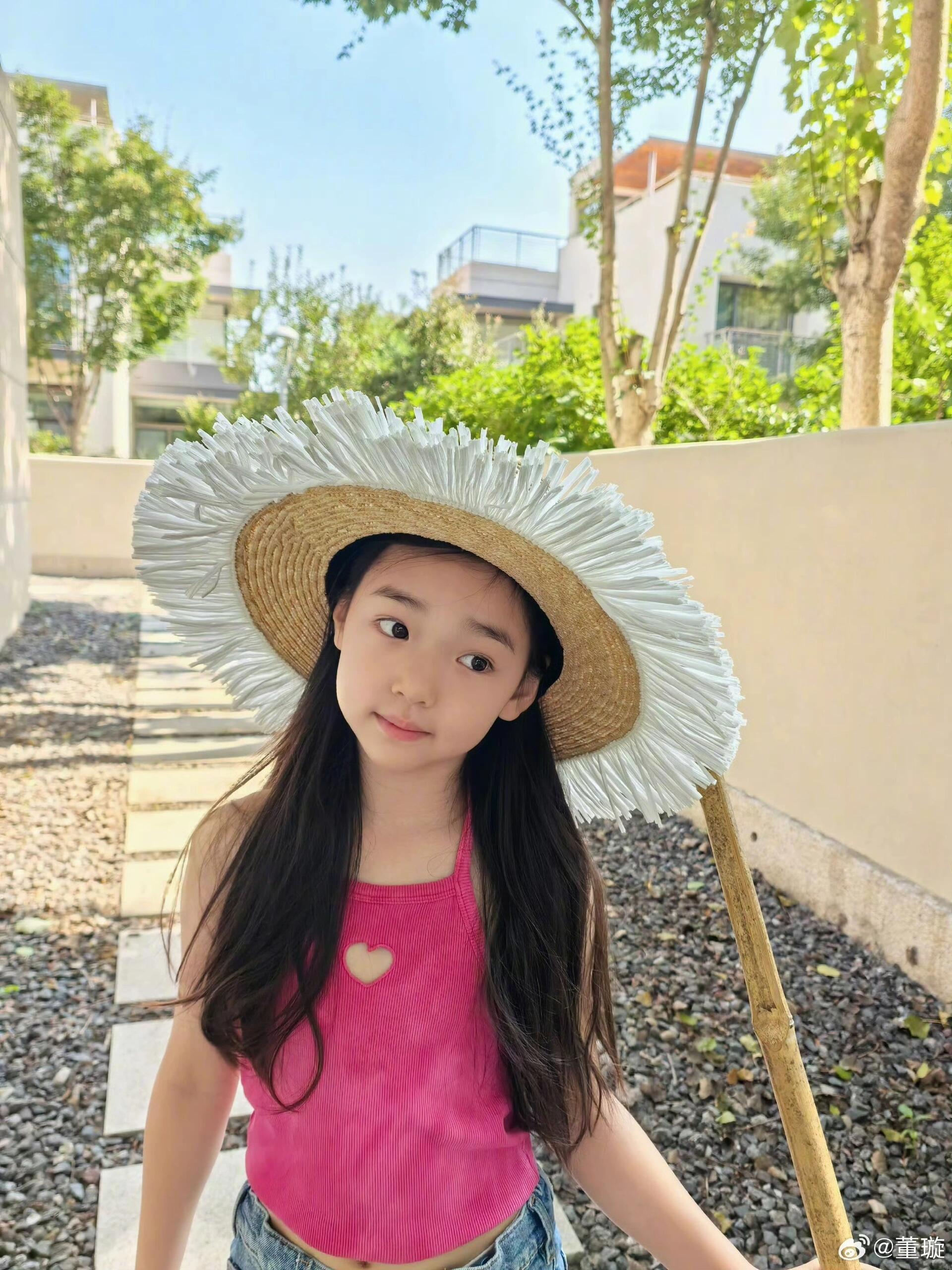 小酒窝反向育妈i人妈妈和她的e人女鹅！小酒窝真的把东北小孩就要大大方方展现的淋漓