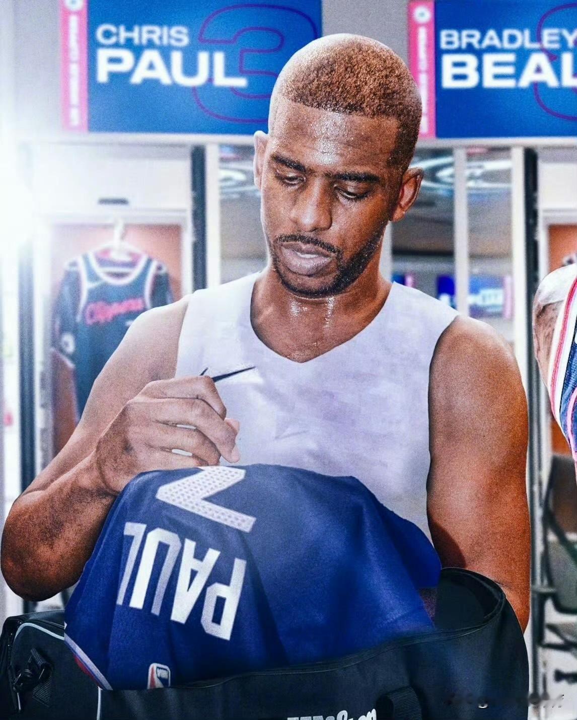 保罗这般级别的运动员以如此方式与球队分道扬镳，快船真可谓是病急乱投医。
美职篮说