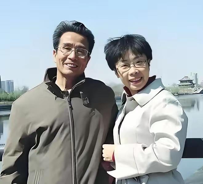 50岁蒙曼遭遇父亲临终催婚！一番含泪叮嘱，戳中无数单身人的软肋
 
病房弥漫着刺