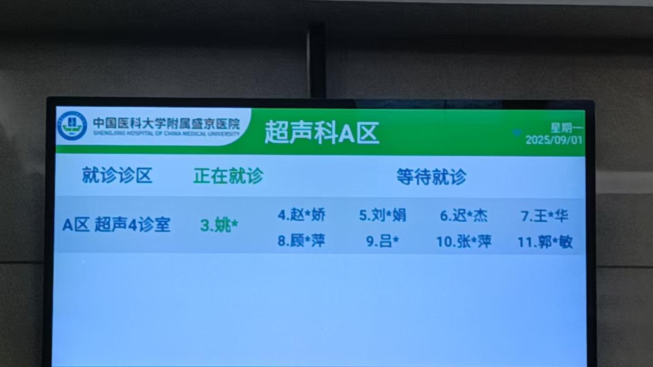 我有一个朋友一直做教培，前几年因为家暴离婚过着独身的生活，也许是事业的心，也许是
