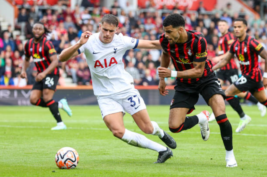 英超的蓝领前锋（新赛季完成防守对抗、防守压迫、争顶、拦截总次数最多的前锋、边锋）