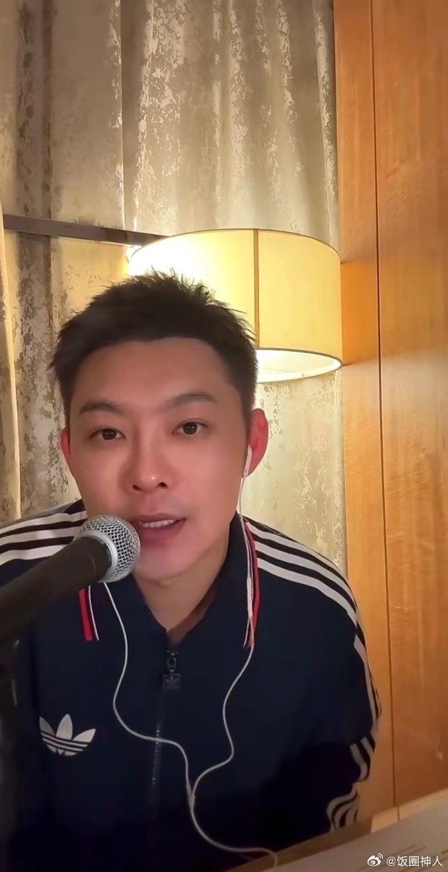 老舅深夜直播走心了舅陪你听歌创作方式朴实随性，哼唱出独属于自己的旋律 